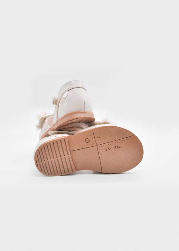 a. Sandalia charol bebé Ref. 41632-030