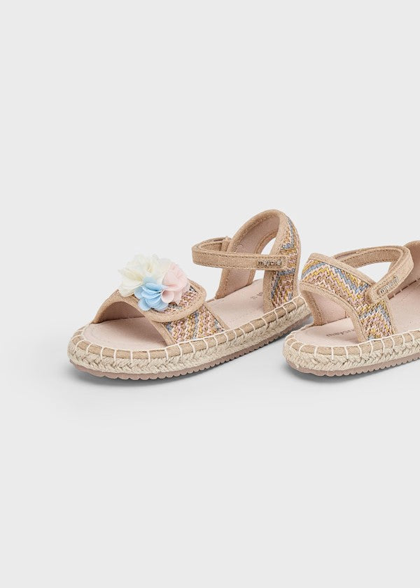 a. Sandalia yute flores niña Ref. 43648-010