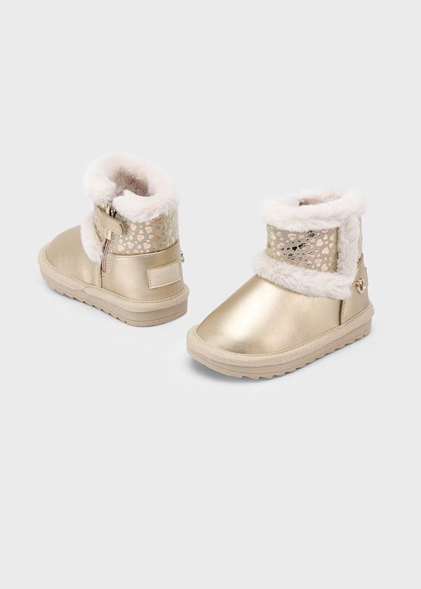 a. Botín forro bebé Ref. 42575-073 Oro