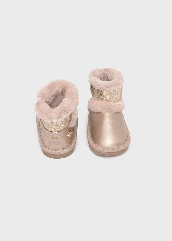 a. Botín forro bebé Ref. 42575-072 Oro rosado