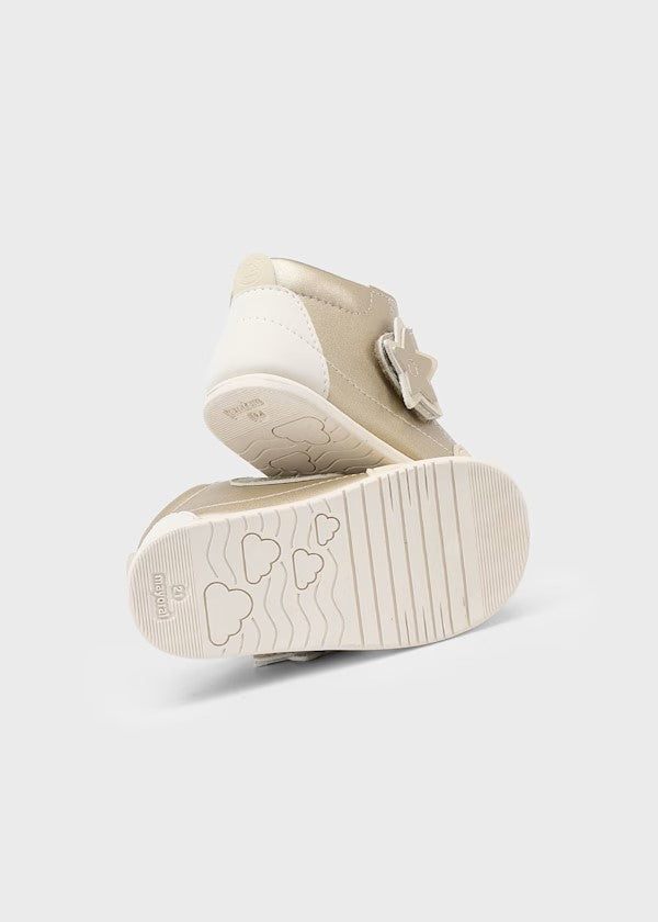 a. Botín respetuoso bebé Ref. 42553-015 Oro