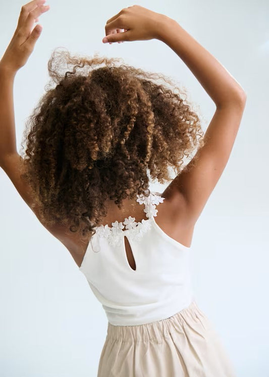 Top con detalle floral en tirantes chica Ref. 6015-019